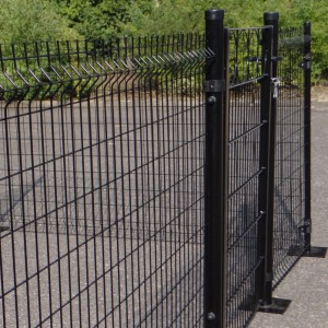 Chicken fence Rectangle | black mesh  panels