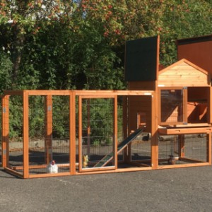 Chicken coop Prestige Medium with large doors and hinged roof