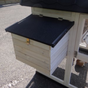 Rabbit hutch with nestbox