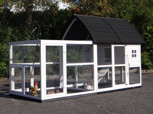 Chicken house Kathedraal Large with added run and foundations 286x150x157cm