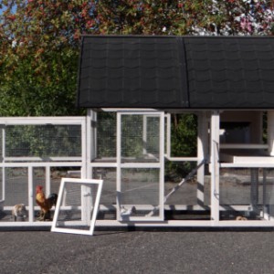 Large chicken coop Kathedraal XL has large doors for an optimal accessibility