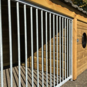 The dog kennel Rex 1 is provided with a galvanized bar panel