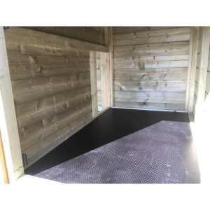 The sleeping compartment of dog kennel Rex 1 is not insulated