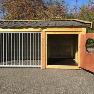 The dog kennel Rex 1 has a sleeping compartment of 90x150cm