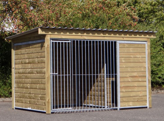 Dog kennel Forz with insulated sleeping compartment, platform and wooden frame 343x240