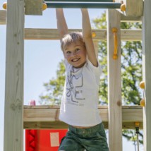 Play equipment Crossfit is provided with a climbing rack