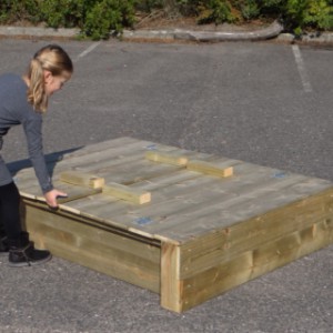 Wooden sandbox Cubic Twist is an acquisition for your yard