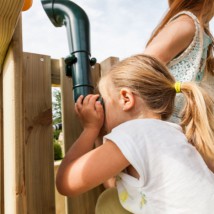 With the fun periscope, you can spy on everything unnoticed from the play tower