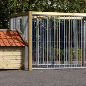 The dog kennel Flinq is provided with an insulated dog house