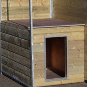 The Easy insulated night shelter is suitable for large dogs, such as a Retriever