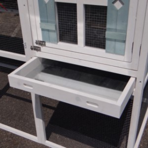 The slide-out tray makes it easy to clean the sleeping area.