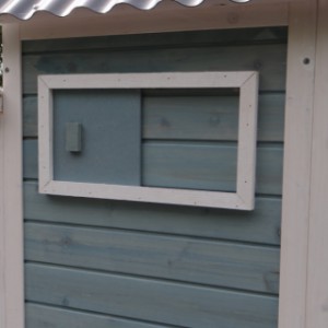 The sleeping compartment of the rabbit hutch Ariane has a lockable ventilation gap
