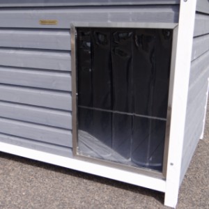 Doghouse with large opening with windbreak