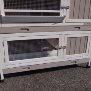 The rabbit hutch Vince is provided with 2 practical trays