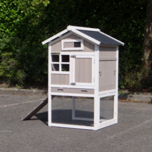 The sleeping compartment of rabbit hutch Jason is suitable for 2 à 4 rabbits