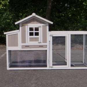 The rabbit hutch Joas is extended with a run