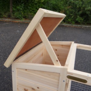 The rabbit hutch Lily is provided with a hinged roof