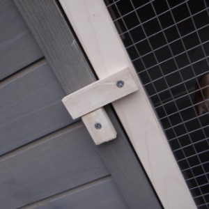 The door of rabbit hutch Cato is provided with a wooden doorlock