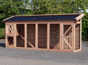 Large Douglas wooden chickencoop with roof tiles