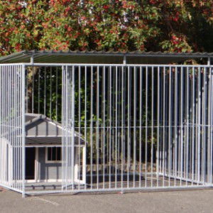 Dog kennel Flinq with doghouse Wooff at JoyPet.eu