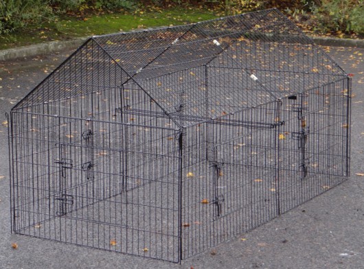 Free range enclosure Chanel, black mesh cage
