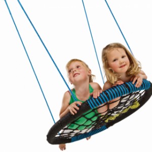 The Oval nest swing gives children the opportunity to swing together.