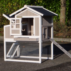 The rabbit hutch Joas will be delivered in the shown colours