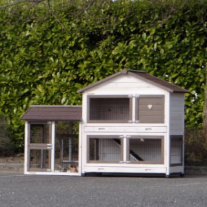 The rabbit hutch Excellent Medium is extended with the additional run Space Small
