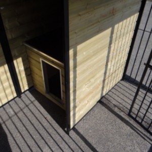 The dog kennel COMPART 3 will be delivered with the dog houses Easy