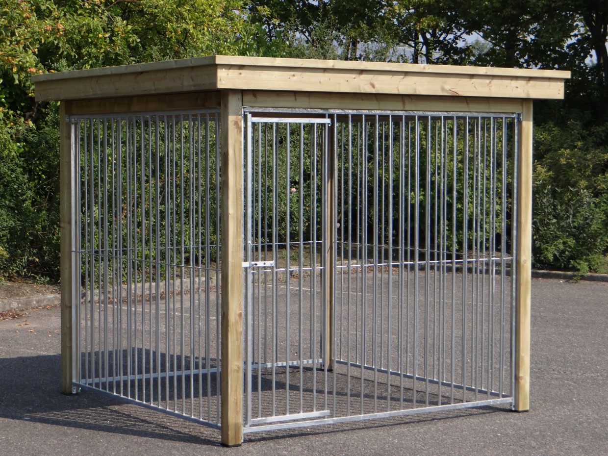 Dog kennel FLINQ 2x2m with wooden frame and luxury roof