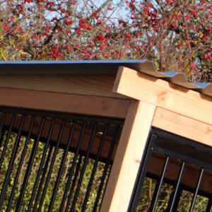 The dog kennel is provided with a roof Extra