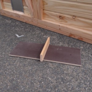The laying nest of the chickencoop Flex 4.2 has a removable floor