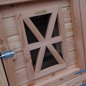 The sleeping compartment of chickencoop Flex 4.2 is provided with a window