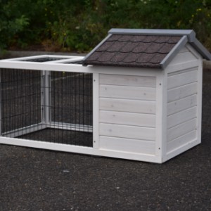 The rabbit hutch Pretty Home is made of pine wood