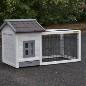 The hutch Pretty Home is suitable for a little rabbit or guinea pigs