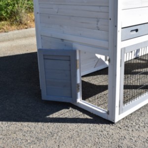 On the left side of rabbit hutch Holiday Medium is a little door