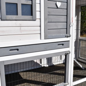 The chickencoop Holiday Medium is equipped with a tray, to clean the hutch very easily