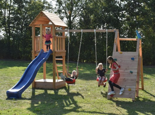 Play equipment Kiosk low with slide and @Challenger • Blue Rabbit