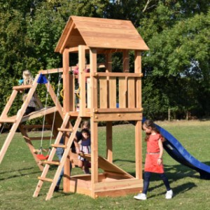 Play equipment Kiosk low will be delivered with a slide