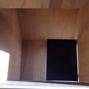 The dog house Snuf has insulated walls with a thickness of 7 cm