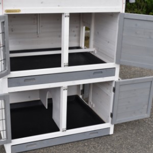 The chickencoop Double Medium is provided with 2 sleeping compartments