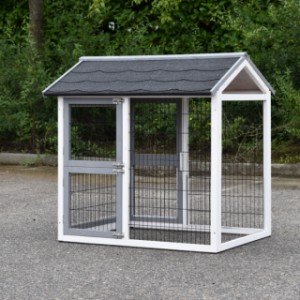 The run Space Medium offers extra space for your animals
