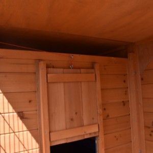 Above the sleeping compartment is a gap for the ventilation