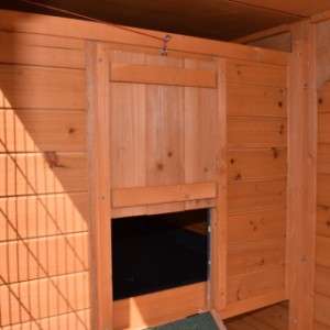 The rabbit hutch Holiday Medium is provided with a large opening to the sleeping compartment