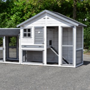 Rabbit house Holiday Medium White-Grey with extra run | the run can be placed both right and left