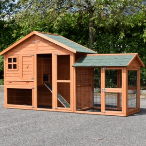 The rabbit hutch Holiday Medium can be extended with the run Space Medium