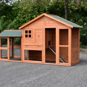 Rabbit house Holiday Medium with extra run and insulation kit | the run can be placed on the right and left side