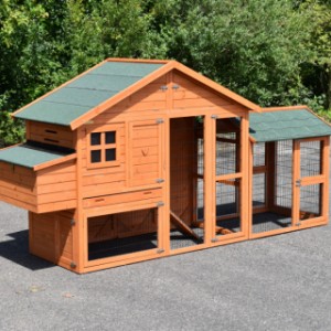 The rabbit hutch Holiday Medium is extended with the run Space Medium