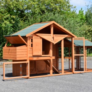 Chickencoop Holiday Medium with nest box and extra run | with large doors
