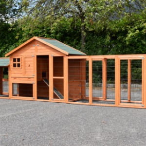 Chickencoop Holiday Medium with run Space and Functional
